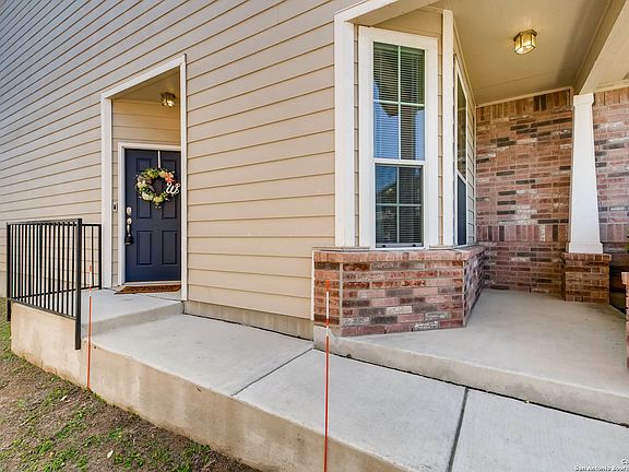 3rd image of 3411 York Crest