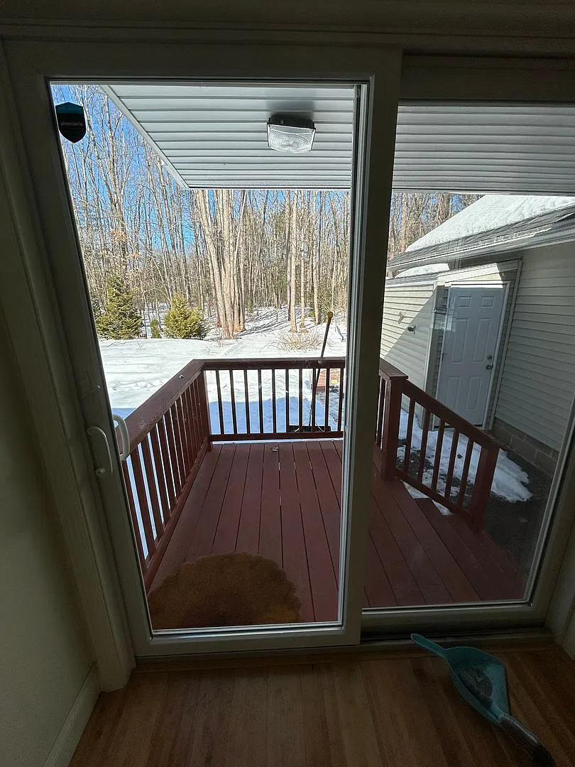 Sweet location, 3 bedroom 2 bath in Eliot Maine! 2 car garage! — Photo 3