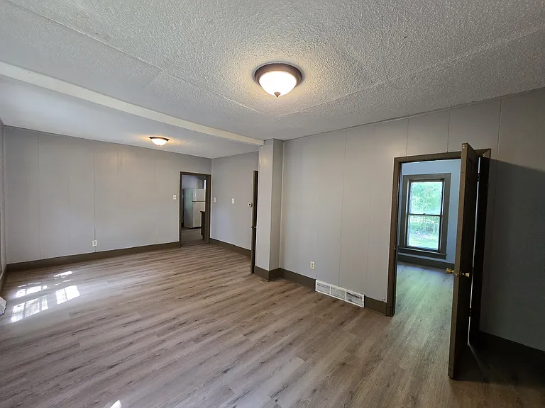 519 Adams St — Photo 3