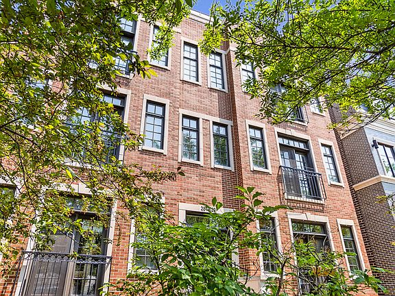 2nd image of 2819 N Lakewood Ave APT 1S