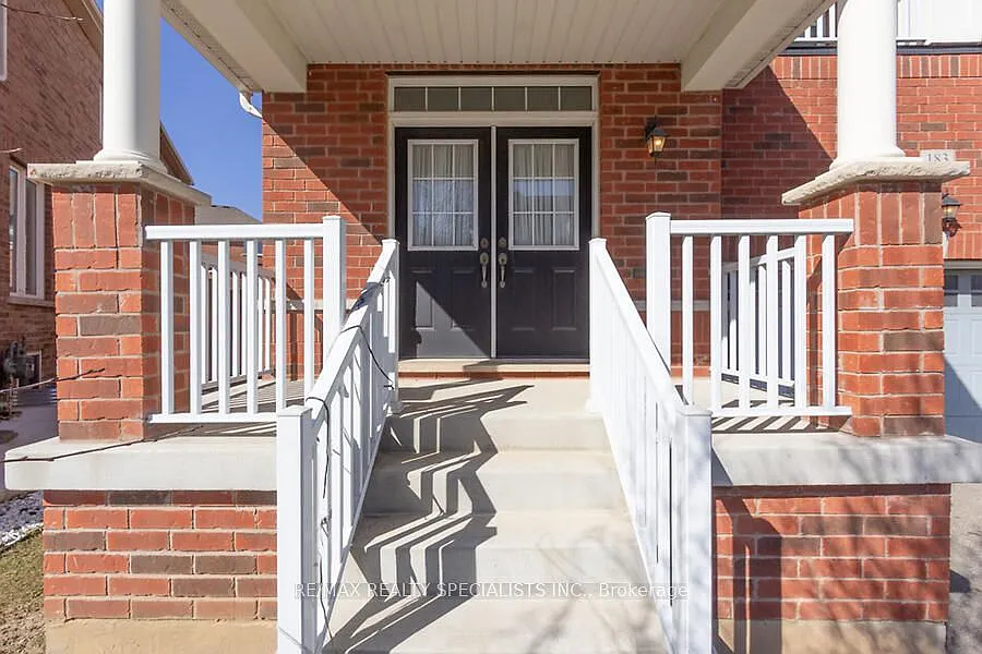 4 bed, $3,600 — Photo 2