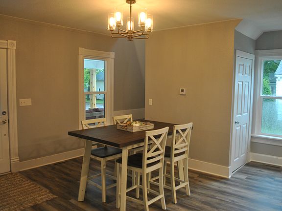 3rd image of 455 Fairview Ave NW