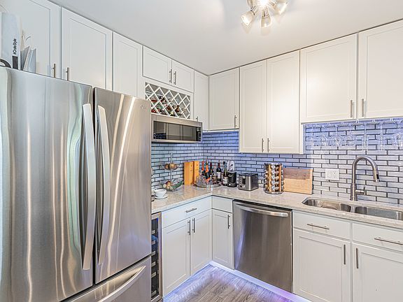 5th image of 630 Perrie Dr APT 201