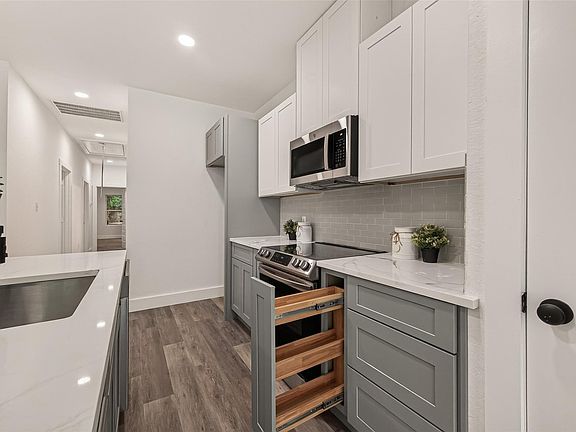 5th image of 8214 Woodward St