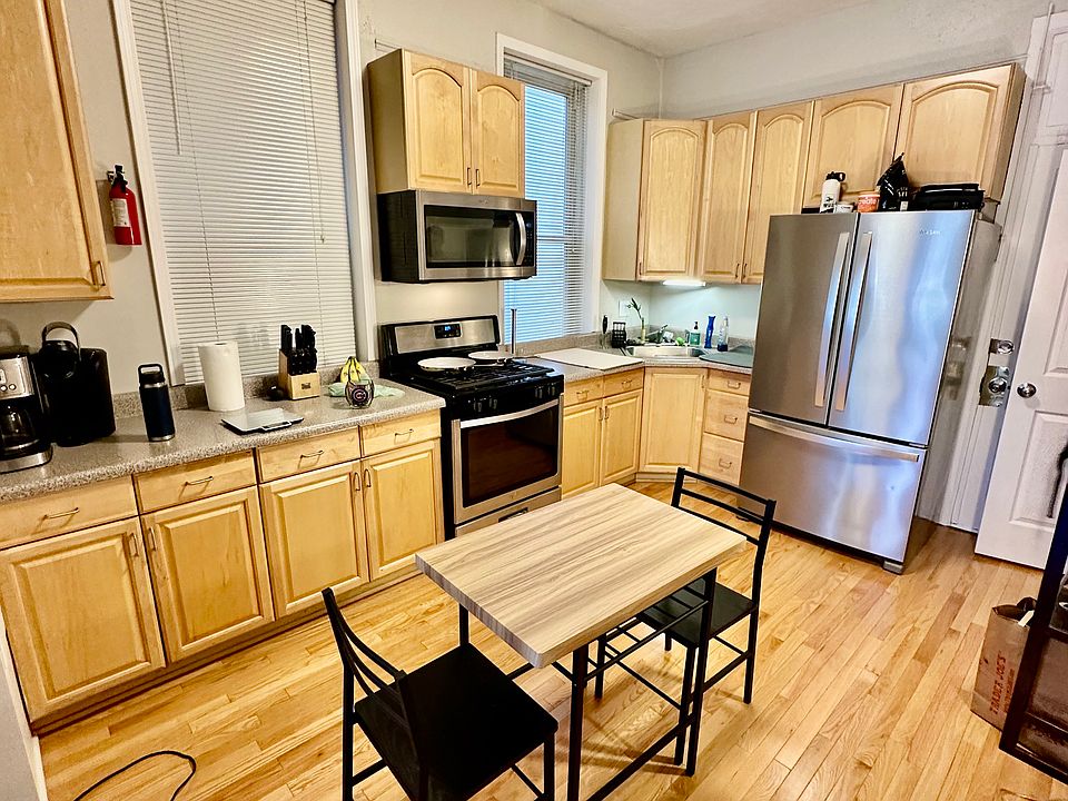 1st image of 1913 W Cortland St APT 1F