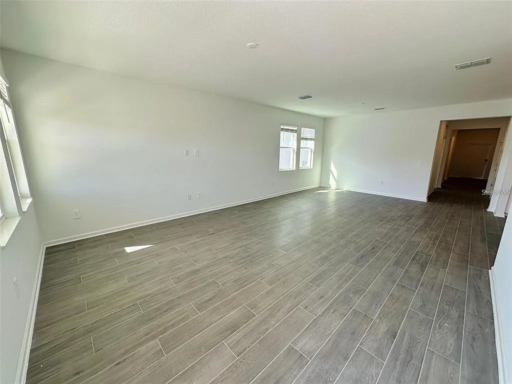 4 bed, 3.0 bath, 2274 sqft, $2,900 — Photo 2
