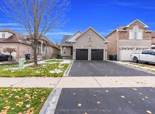 32 Robertson Davies Dr, Brampton, ON L7A 1K3