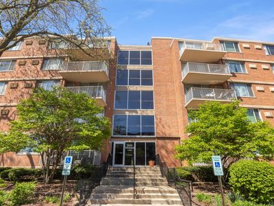 2222 S Stewart Ave APT 2F, Lombard, IL, 60148
