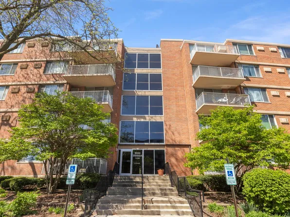 2222 S Stewart Ave APT 2F, Lombard, IL 60148