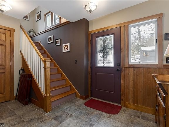 3rd image of 14 W Cherry Tree Ln