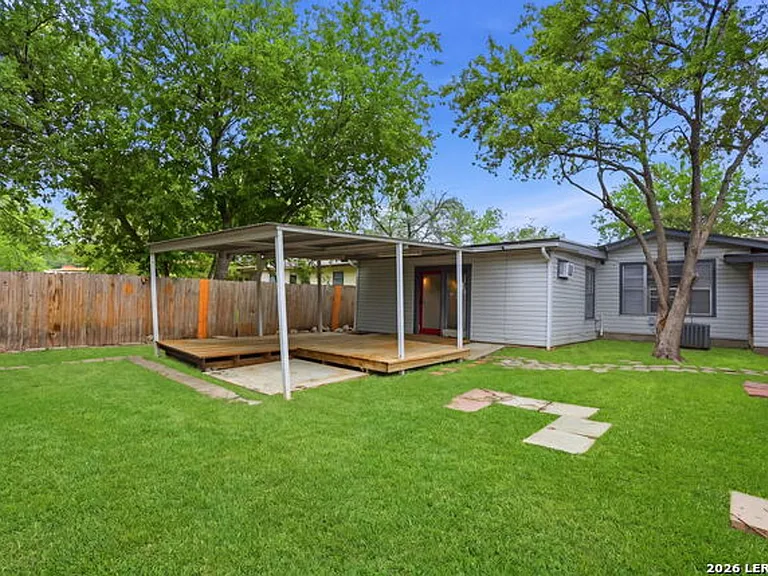 466 Sandalwood Ln — Photo 23