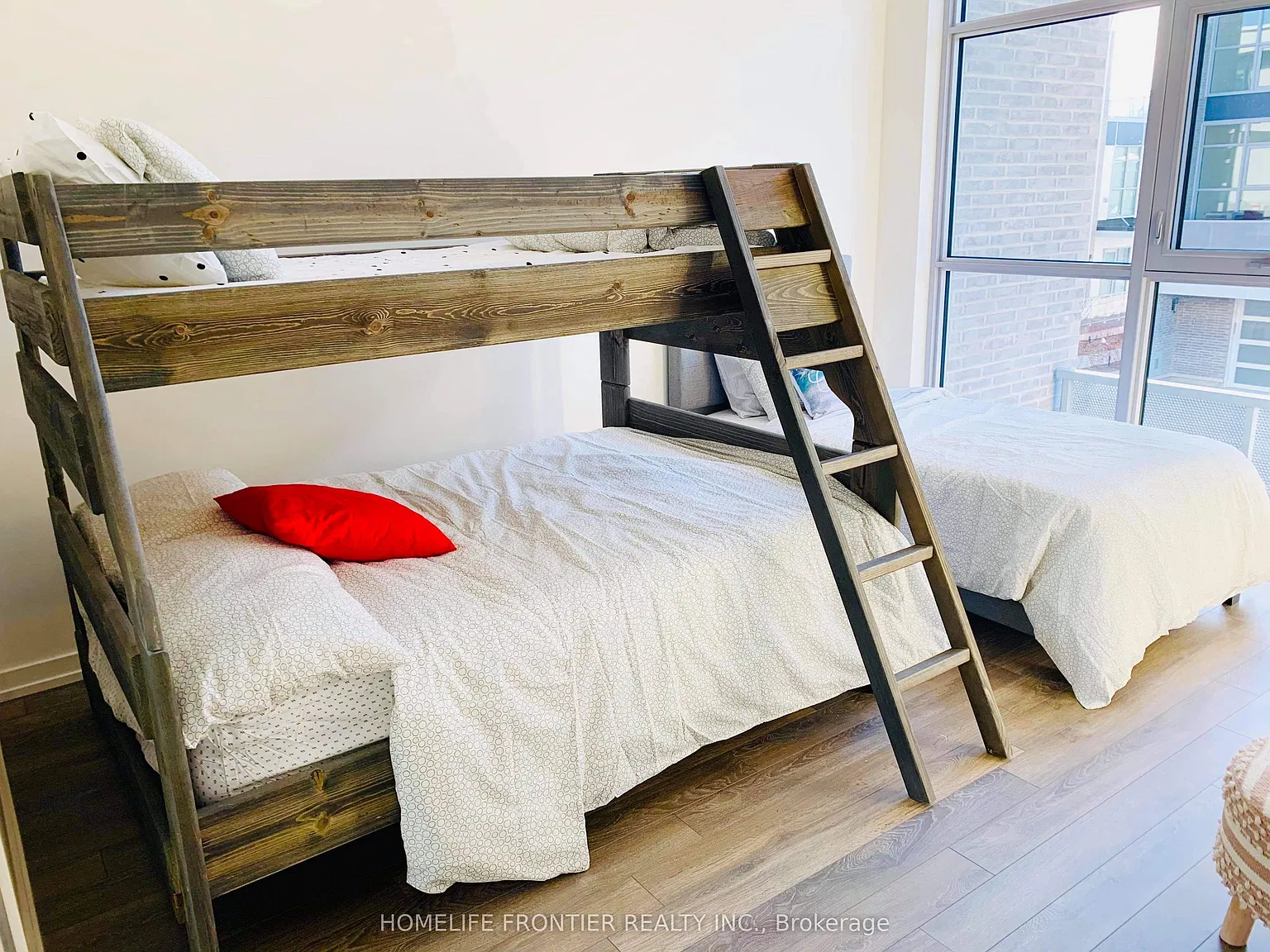 4 bed, $5,000 — Photo 3