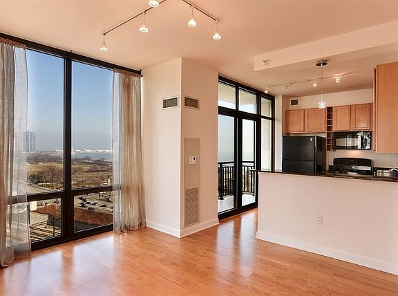 4th image of 233 E 13th St APT 1701