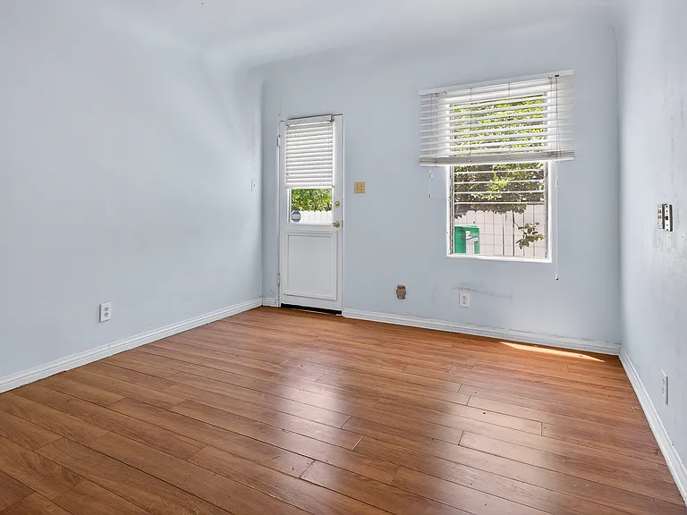 122 E Linda Vista Ave — Photo 9