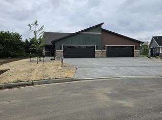 3751 Newcastle Dr, Janesville, WI 53546