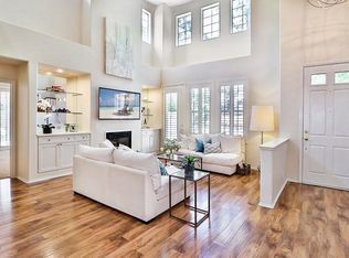 123 Greenmeadow Dr, Thousand Oaks, CA 91320