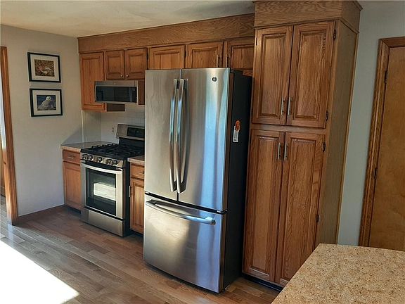 5th image of 135 Pinewood Dr