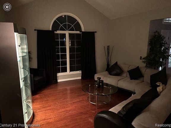 4th image of 27568 Rainbow Cir