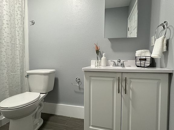 3rd image of 6028 Stafford Ave #I