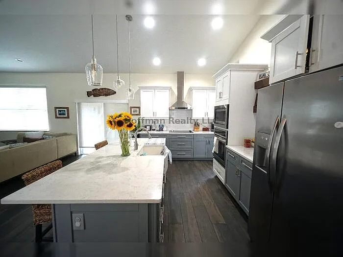 2314 W Saint Sophia St — Photo 4
