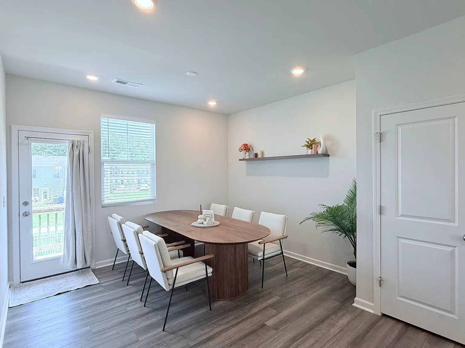 3 bed, 1967 sqft, $3,000 — Photo 3