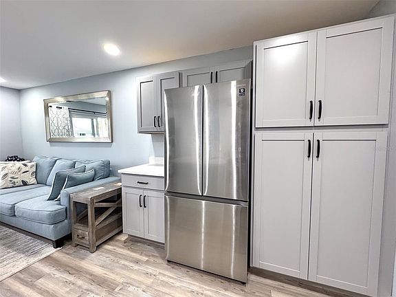 4th image of 902 GIBBS ROAD #283