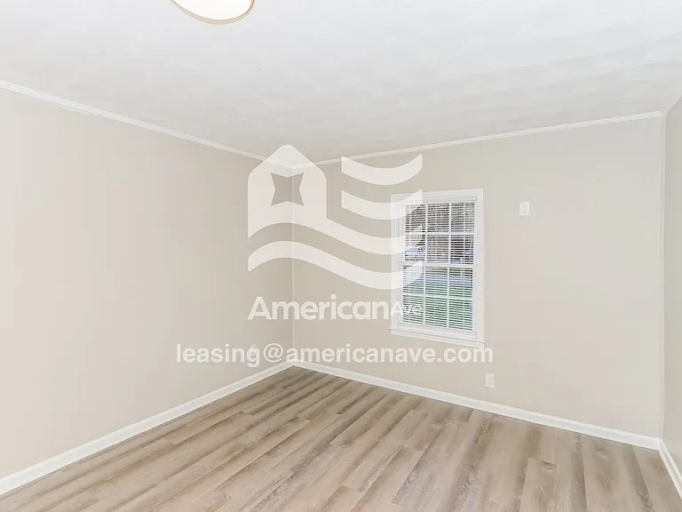 1765151_010_wm_-_bedroom_13186786.jpg