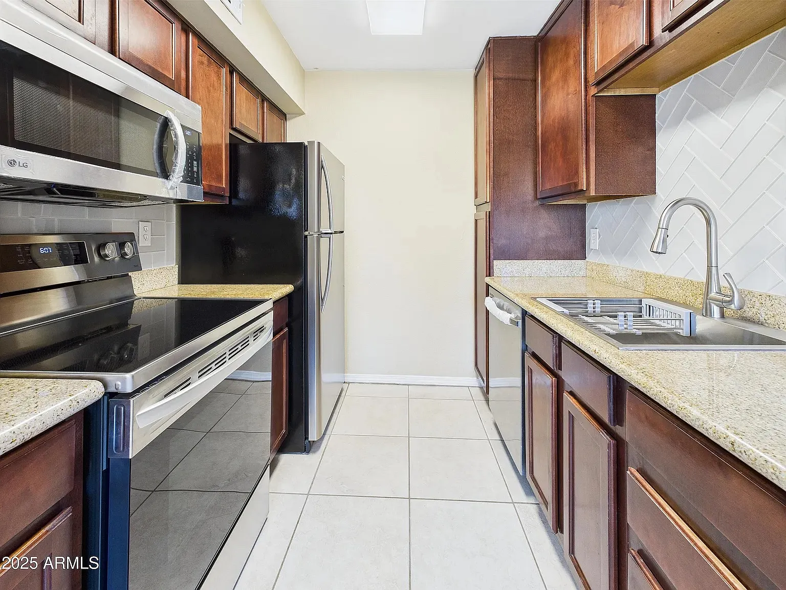 2 bed, 955 sqft, $1,800 — Photo 2