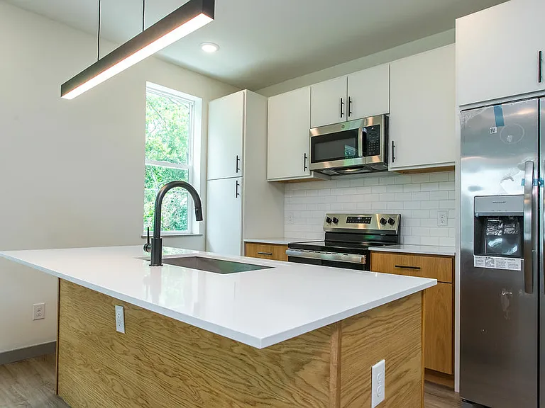 4001 Roseland Ave — Photo 17