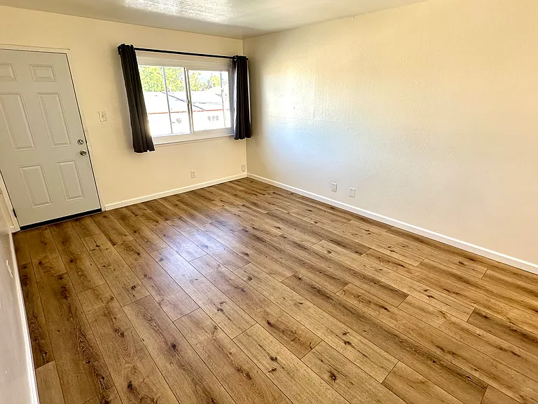 1328 Sutter Ave #4 — Photo 3