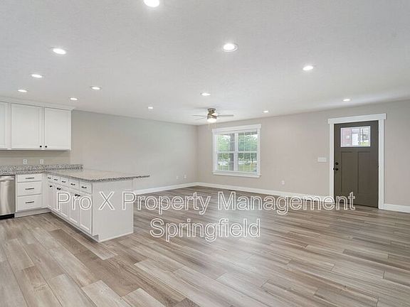 5th image of 1120 N Clay Ave