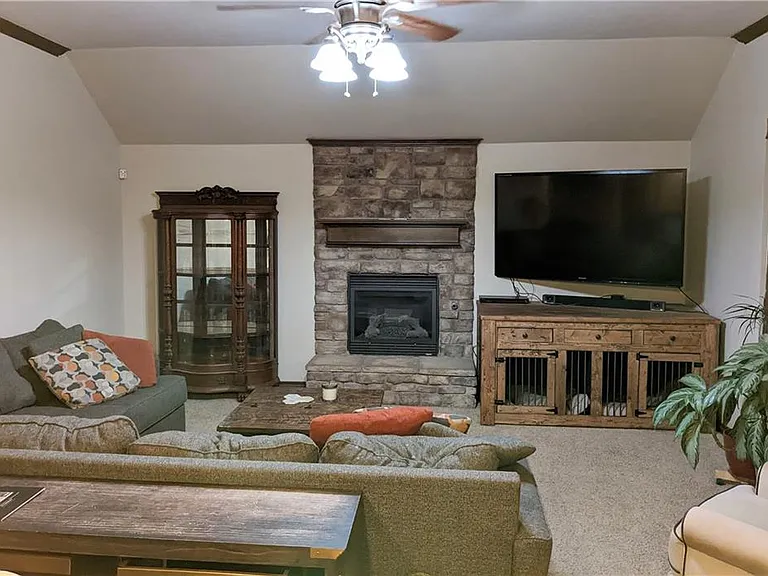2508 Black Oaks Cir — Photo 4