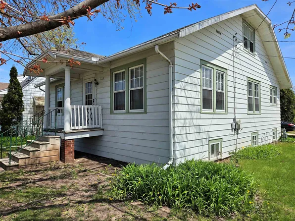 2228 Oregon St, Oshkosh, WI 54902