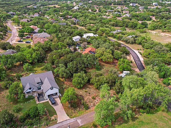 5th image of 416 Dunkeld Dr