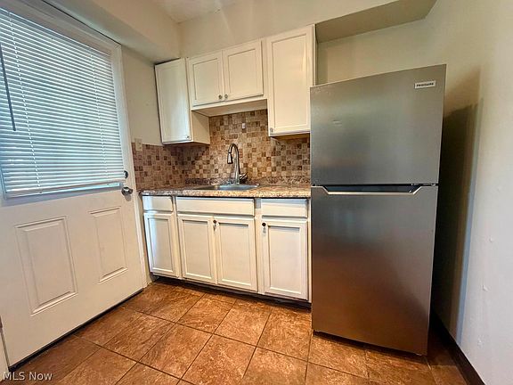 4th image of 296 E 235th St #179