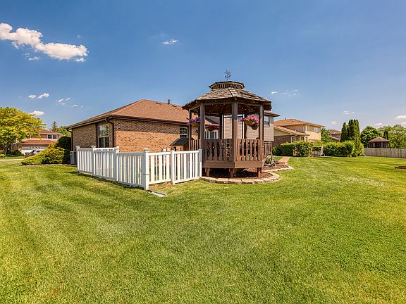 4th image of 15648 Twin Lakes Dr