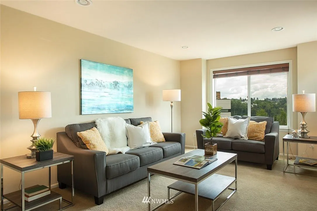 3 bed, 1910 sqft, $4,200 — Photo 2