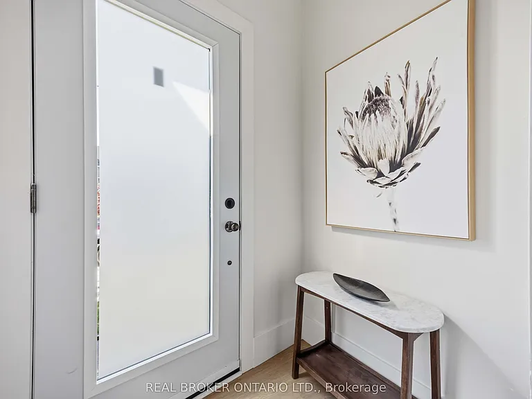102 Boultbee Ave #B — Photo 9