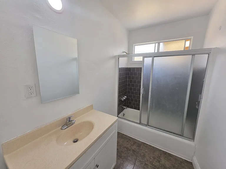 8706 Parthenia Pl #8 — Photo 20