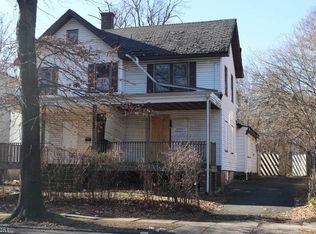 37 Oak St, East Orange, NJ 07018