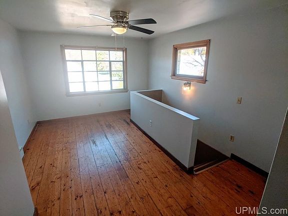 4th image of 60 Allen St