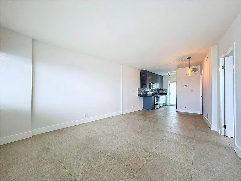 3250 NE 28th St #809 — Photo 7