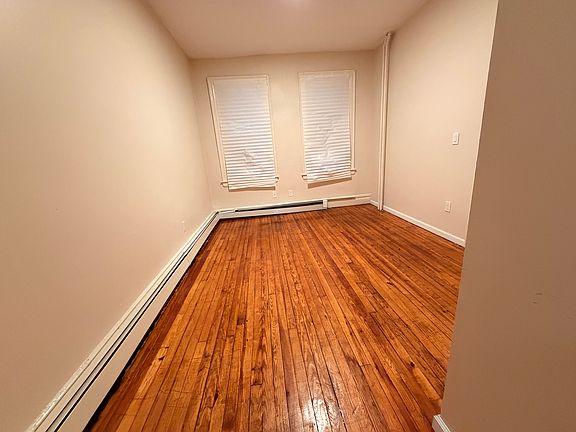 4th image of 2320A Powell Ave #1