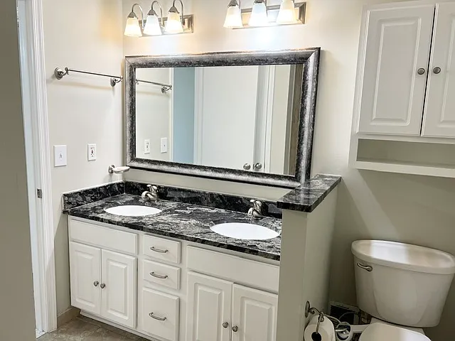 1105 N Taylor St — Photo 28
