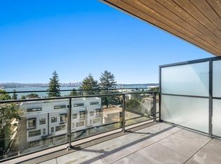 422 E 3rd St #655, North Vancouver, BC V7L 1E6