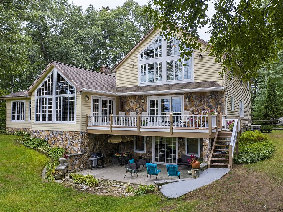 1st image of 42 Wincrest Dr