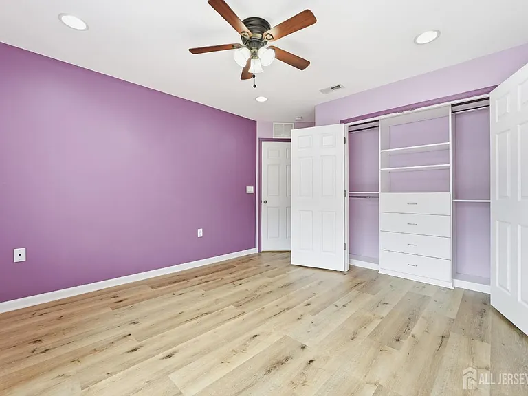 105 Pearce Ln S — Photo 32