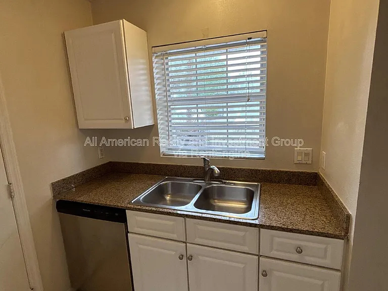 4274 Calinda Ln — Photo 5
