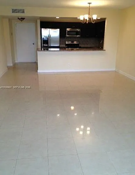 2500 Parkview Dr #307 — Photo 2