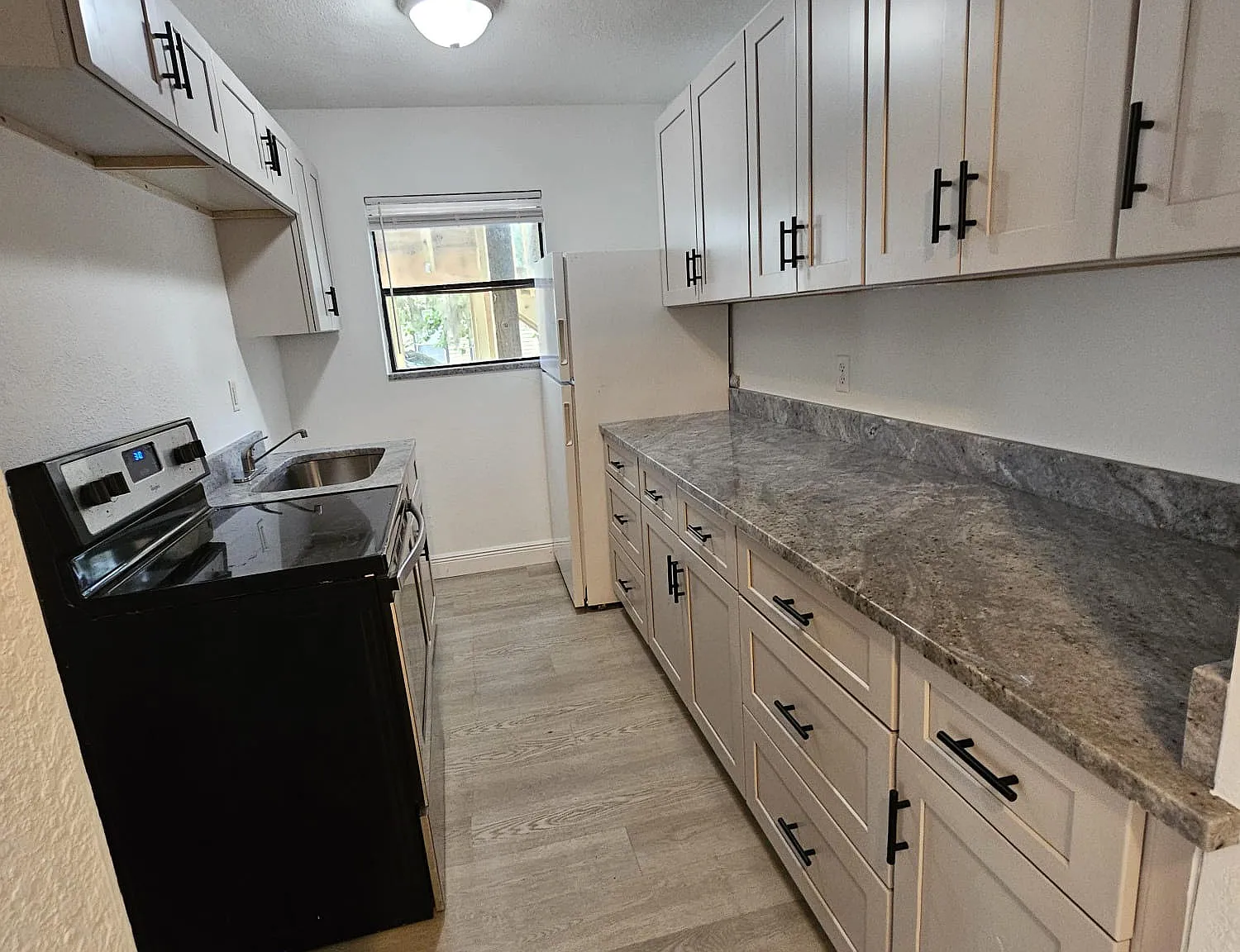 2 bed, 650 sqft, $1,050 — Photo 1